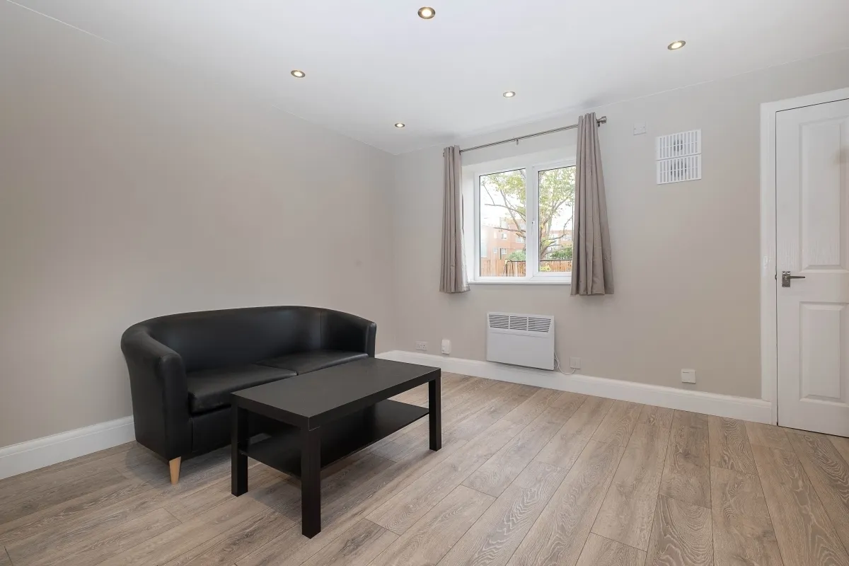 Vine Place, Hounslow, TW3, photo 6