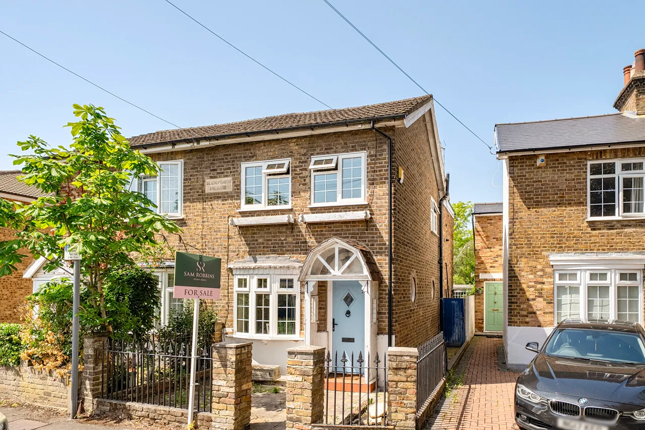 2 bed house for sale — Rockingham Parade, Uxbridge, UB8
