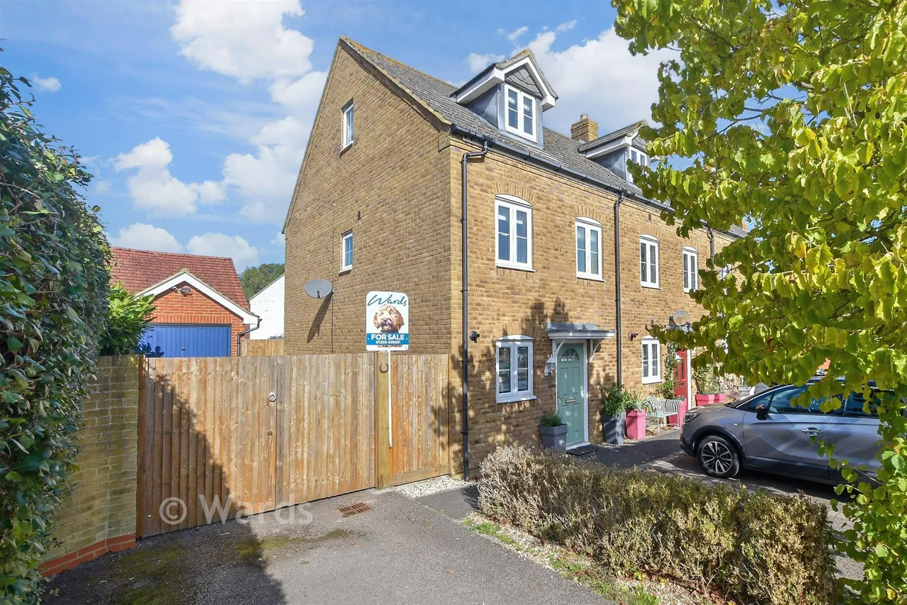 3 bed house for sale, Poppy Mead, Ashford, TN23