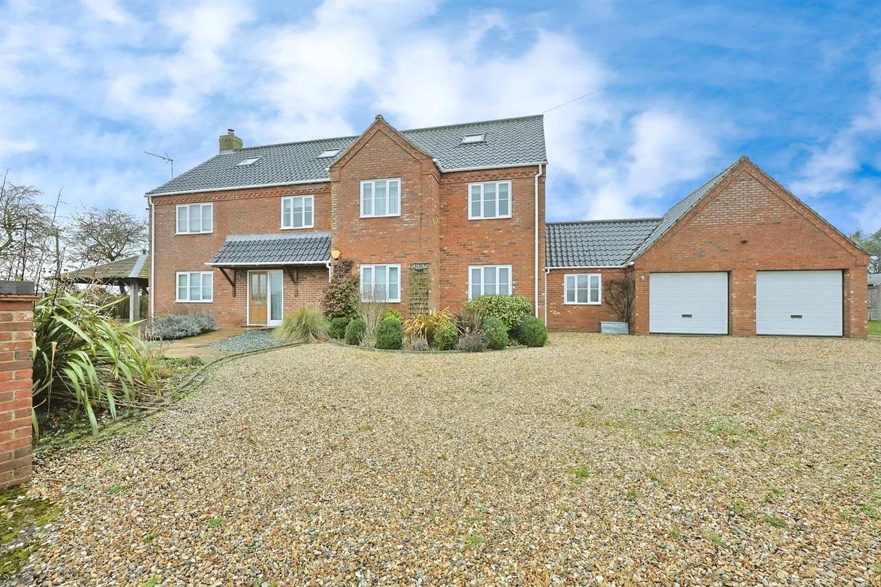 6 bed house for sale — Church Lane, Beetley, Dereham
