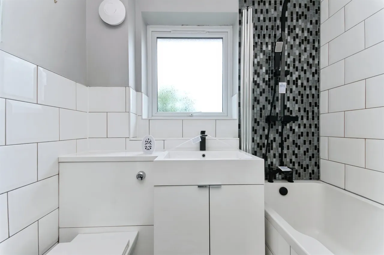 Broad Oak Close, Eastbourne, BN23, photo 15
