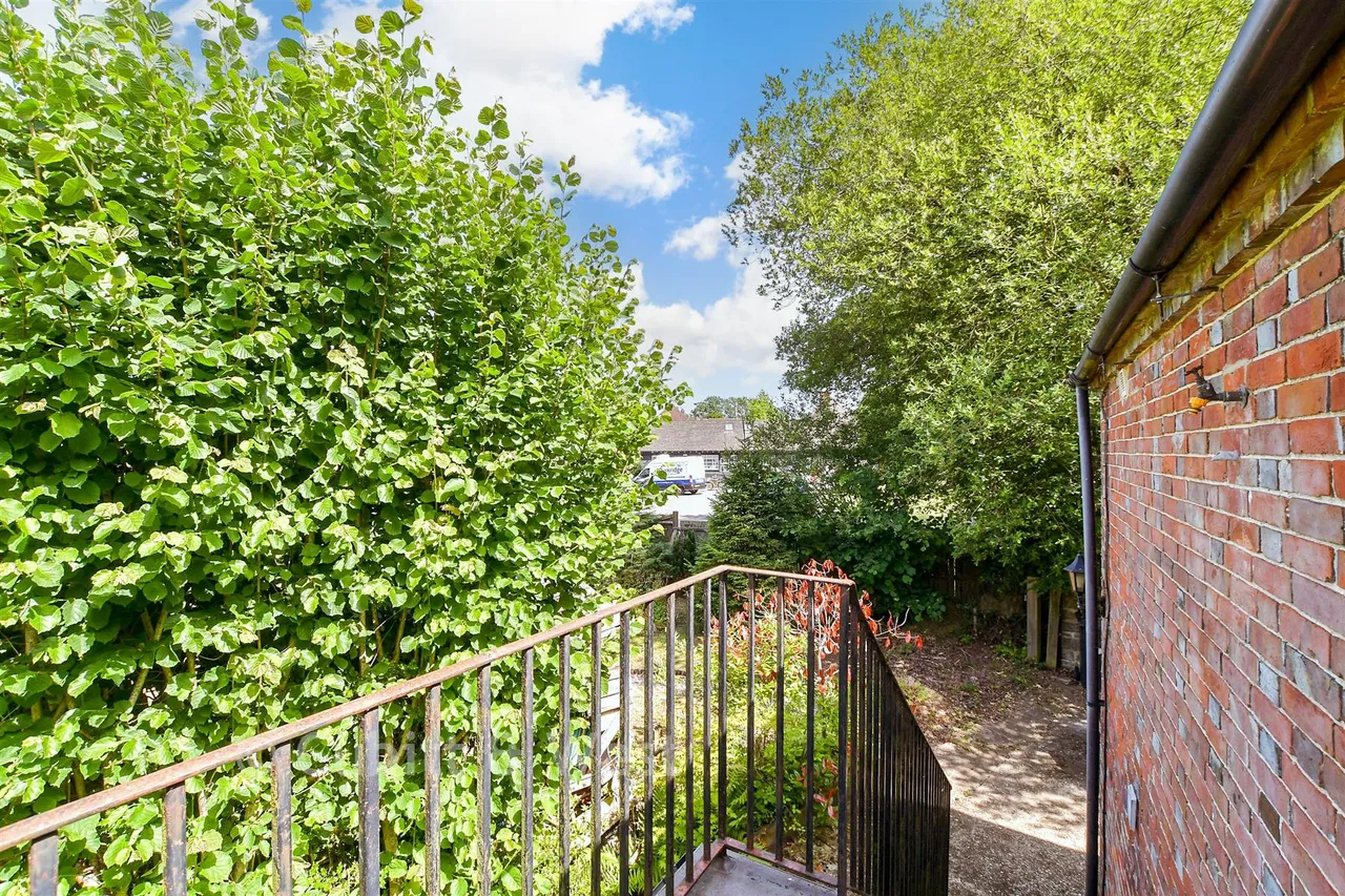 Petworth Road, Kirdford, RH14, photo 10