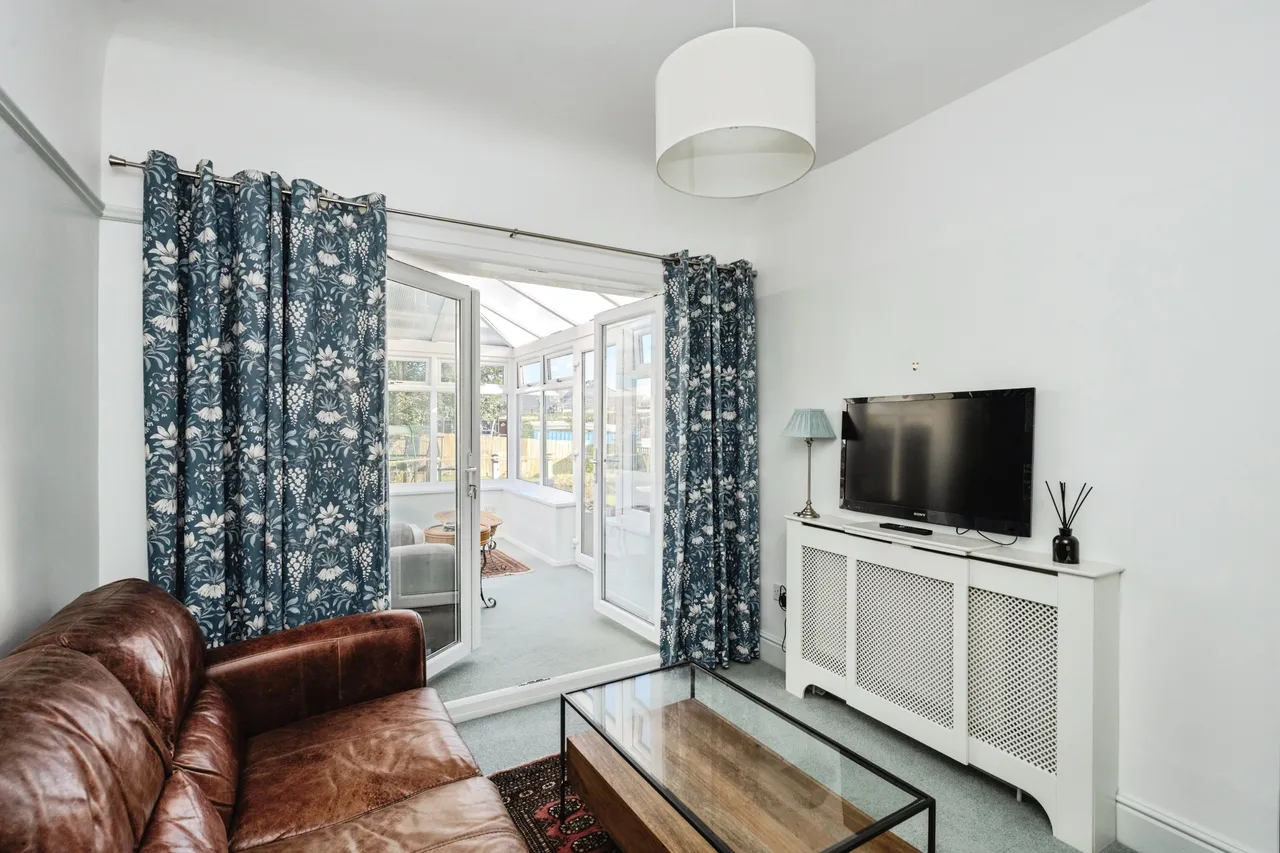 Bryngwyn Road, Llanelli, photo 3