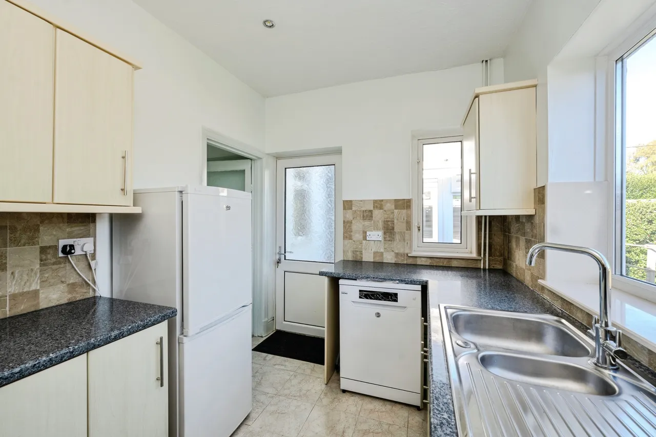 Bryngwyn Road, Llanelli, photo 6
