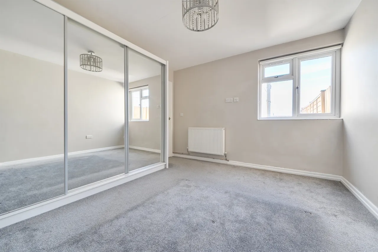 Dunraven Drive, Enfield, EN2, photo 8