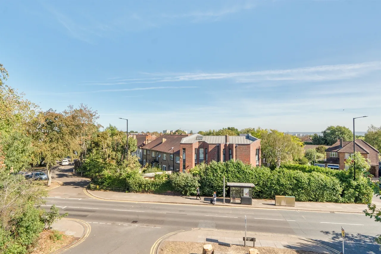 Dunraven Drive, Enfield, EN2, photo 6