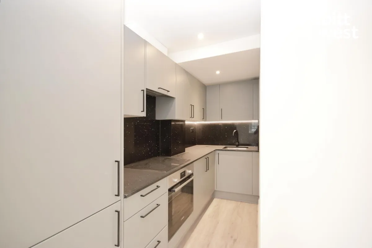 Bridge Street, Leatherhead, KT22, photo 6