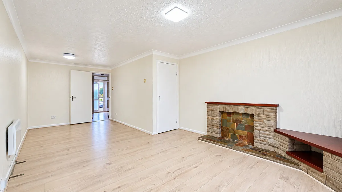 Brentwood Road, Romford, RM1, photo 2