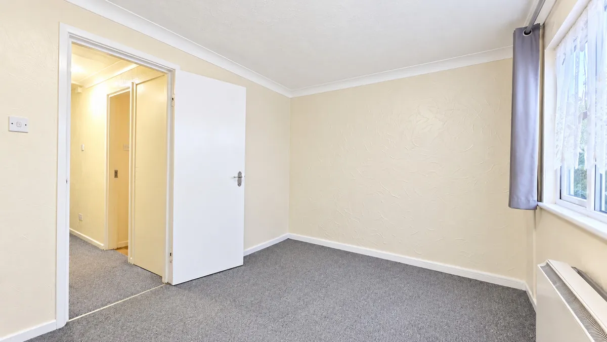 Brentwood Road, Romford, RM1, photo 11