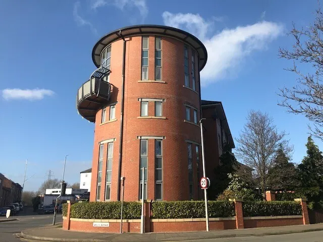 2 bed flat to rent, New Crane Street, CH1