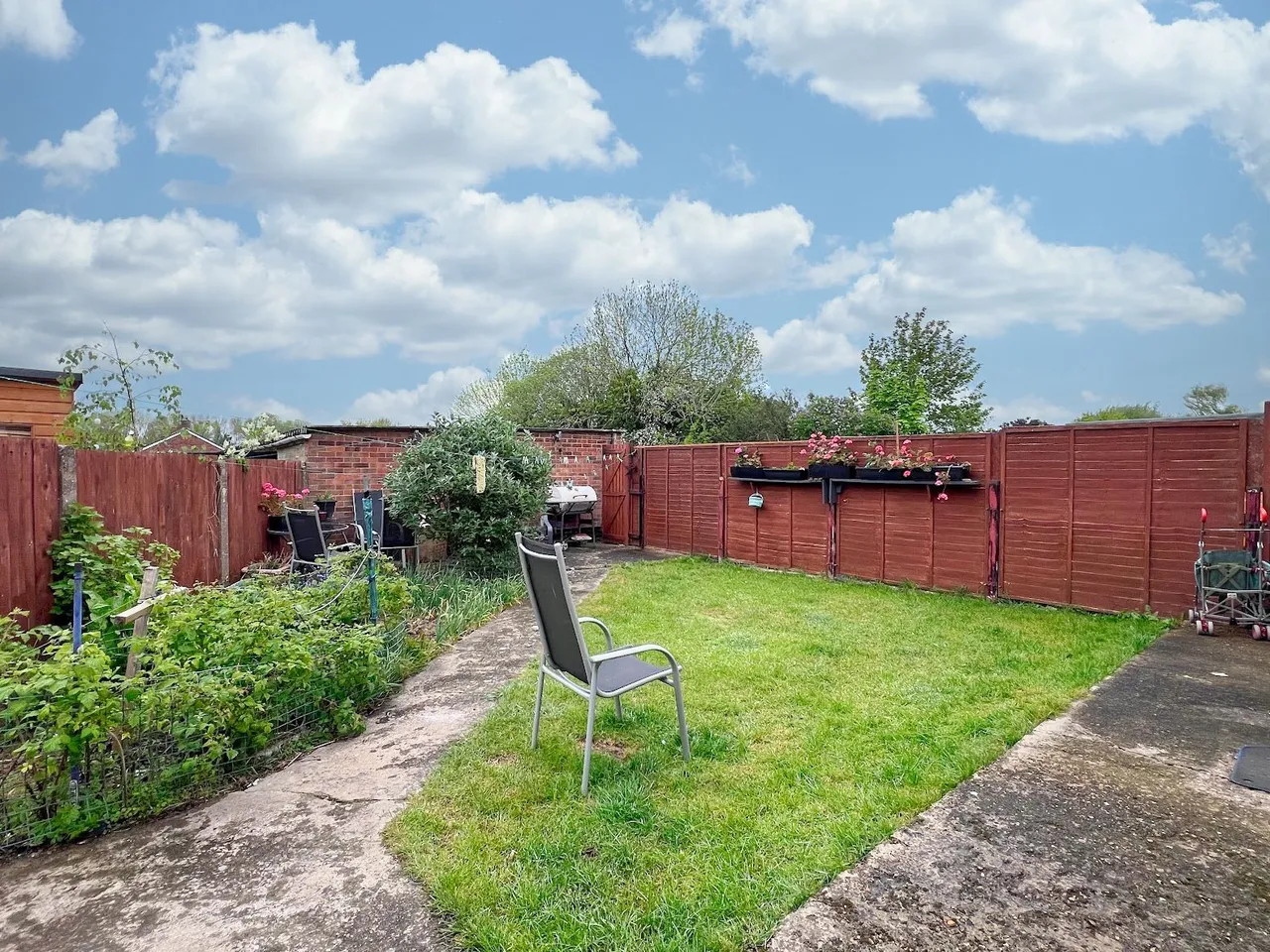 Taunton Avenue, Corby, NN18, photo 5
