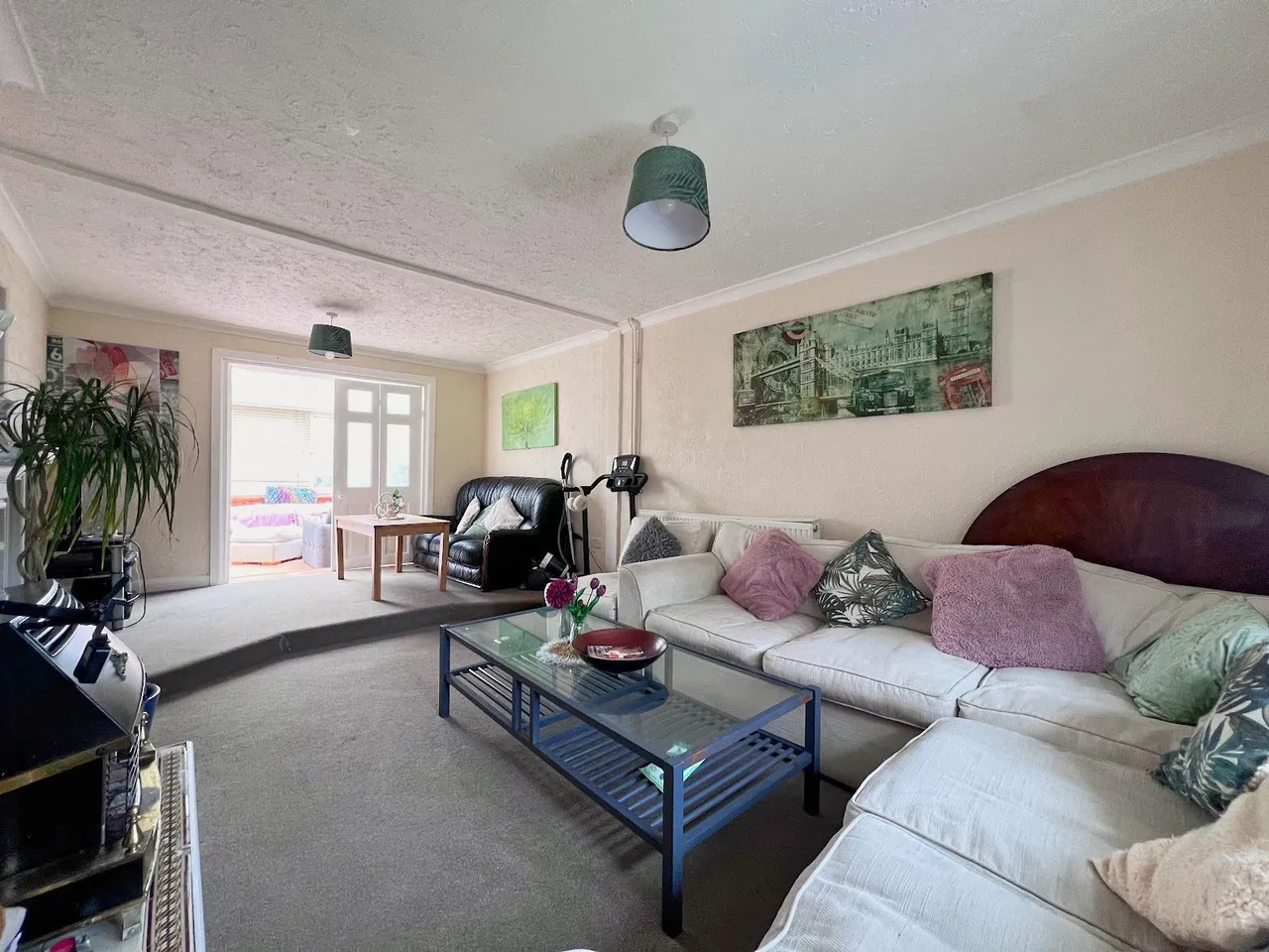 Taunton Avenue, Corby, NN18, photo 2