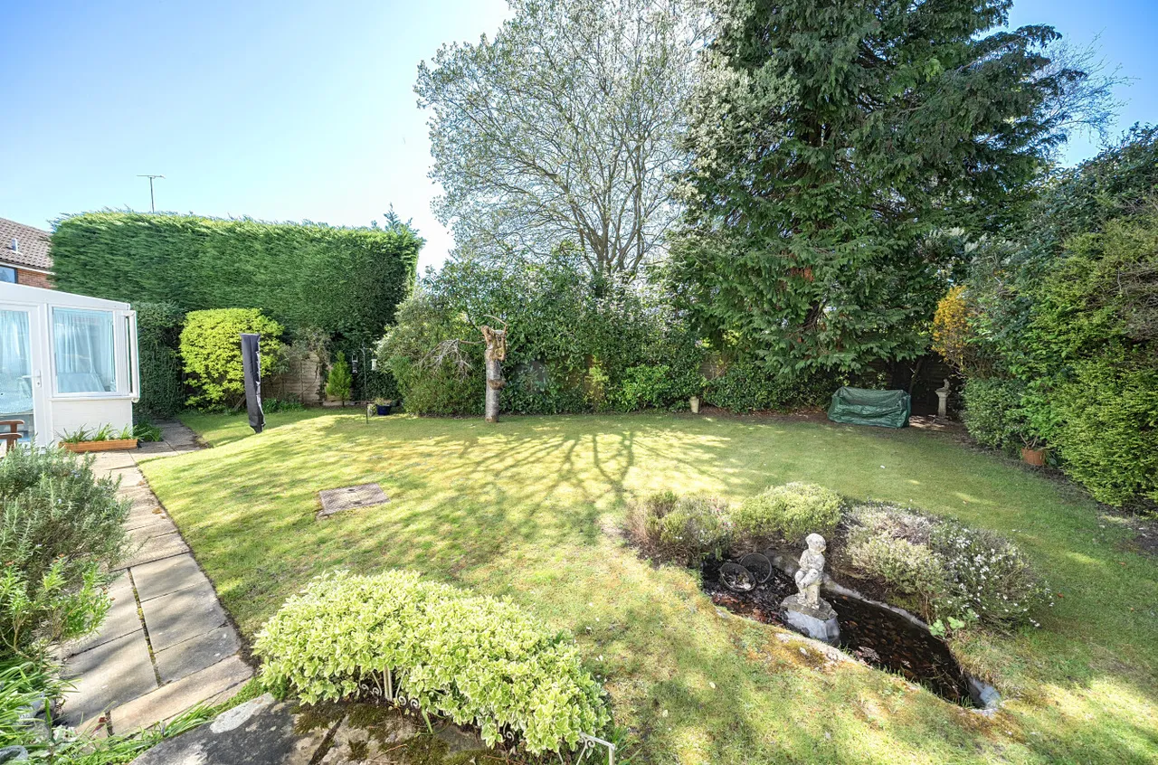 Lime Avenue, Camberley, Surrey, GU15 2BH, photo 10