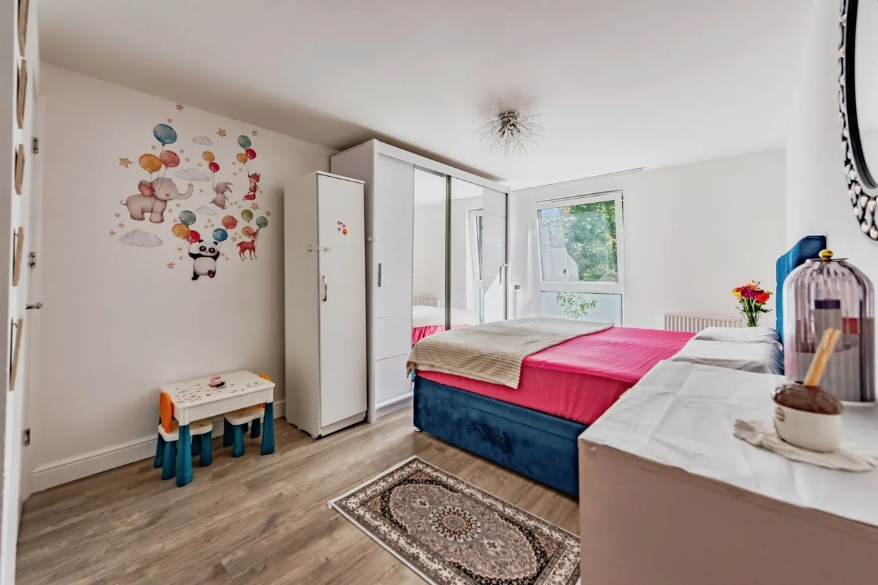 Commonwealth Drive, Crawley, RH10, photo 7