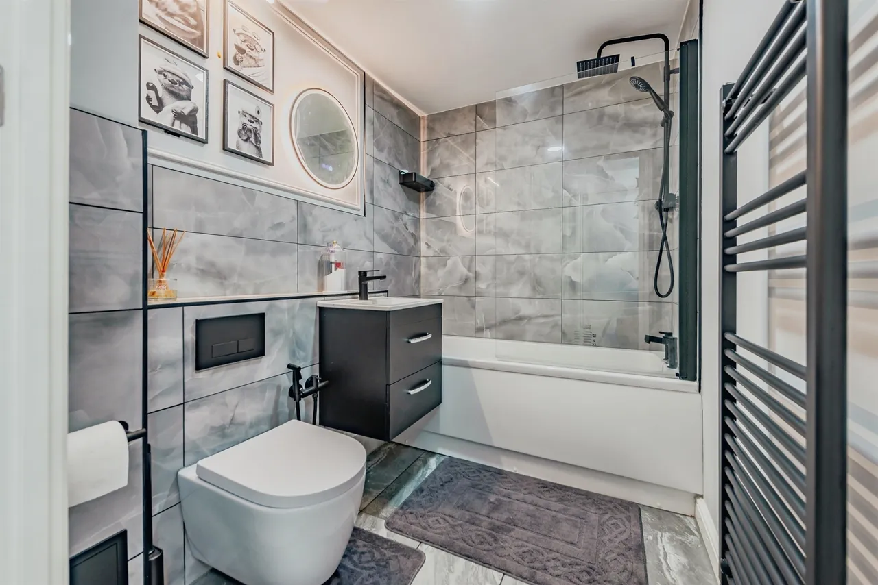 Commonwealth Drive, Crawley, RH10, photo 9
