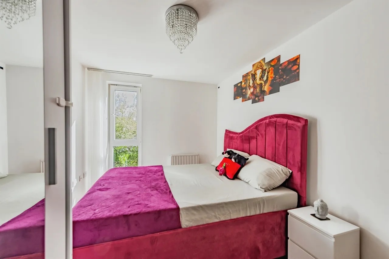 Commonwealth Drive, Crawley, RH10, photo 8