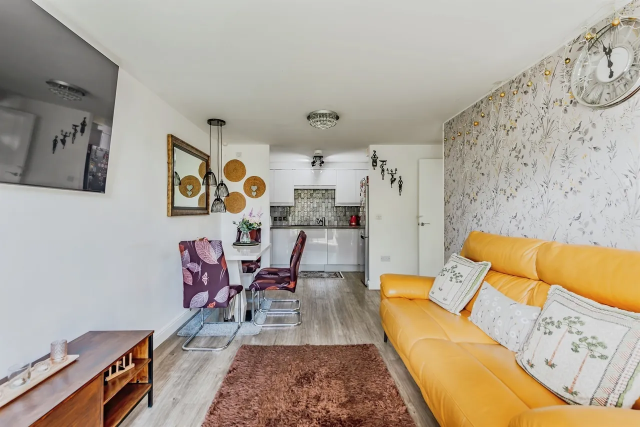 Commonwealth Drive, Crawley, RH10, photo 5