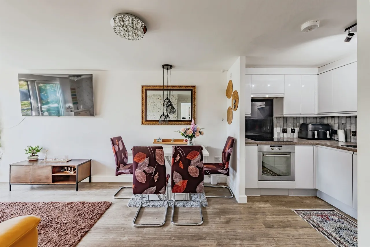 Commonwealth Drive, Crawley, RH10, photo 4