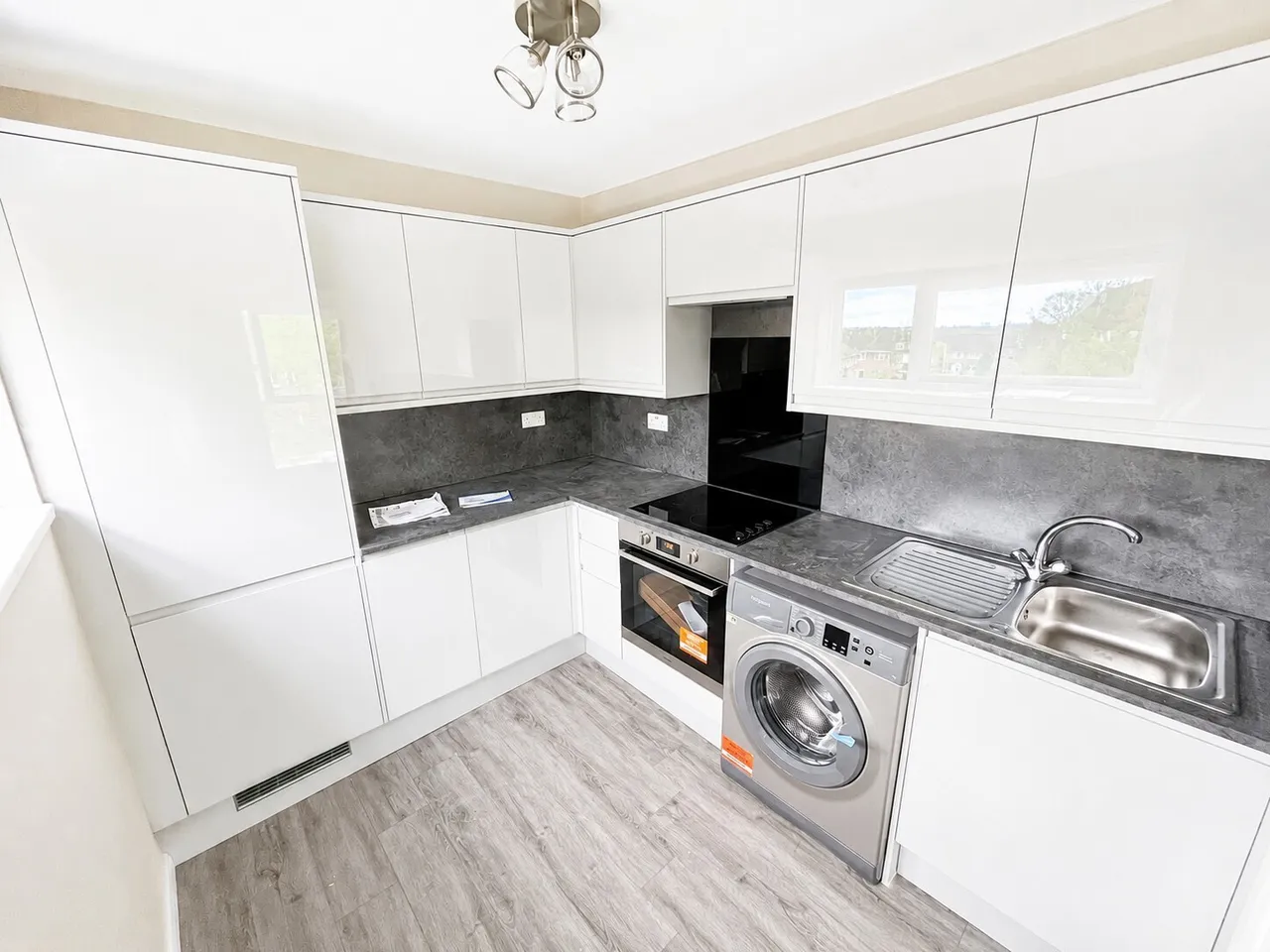 Avalon Close, Enfield, EN2, photo 2
