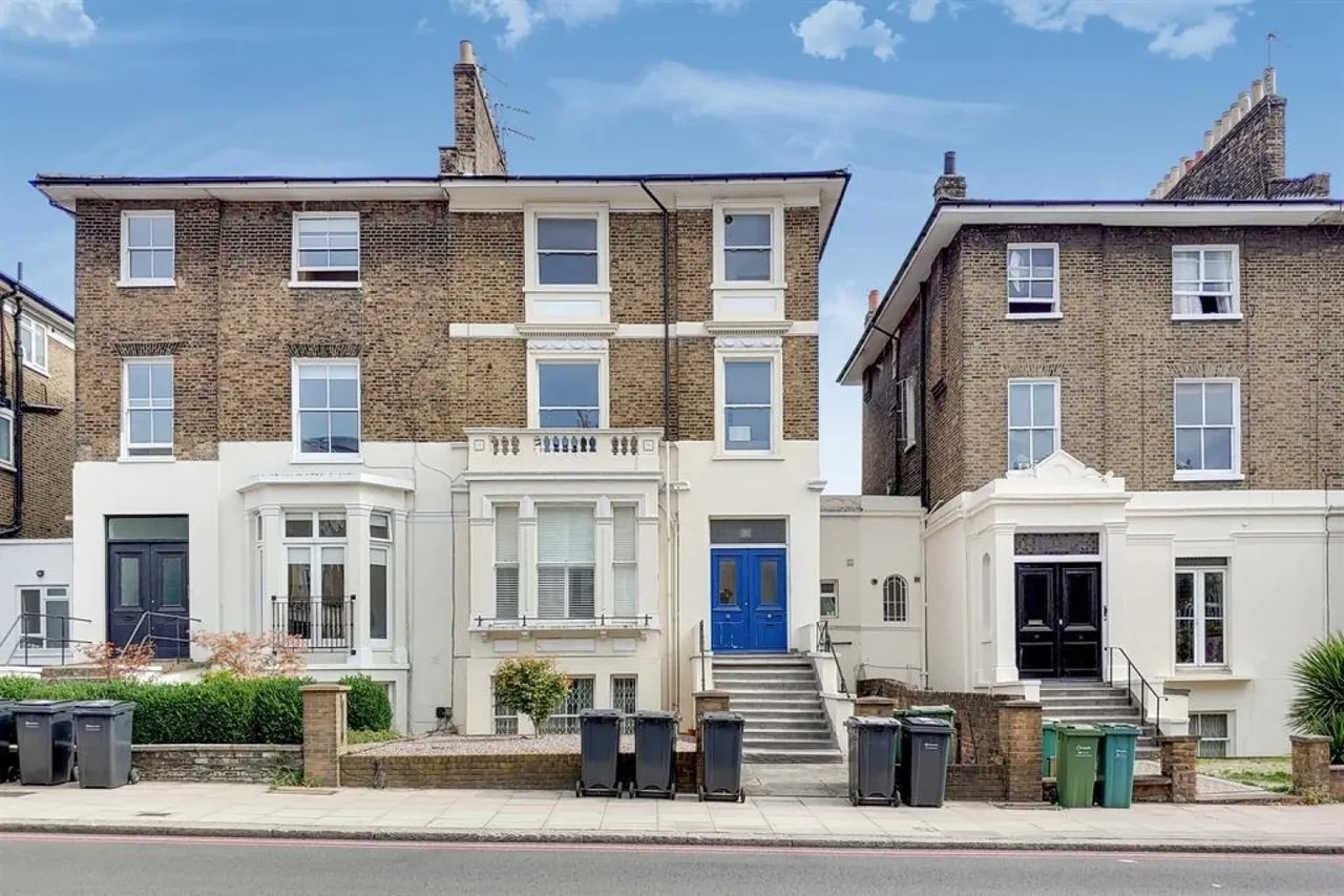 2 bed flat to rent, Camden Road, London, NW1