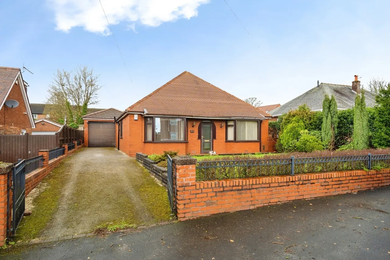 3 bed house for sale, Park Road, Westhoughton, BL5