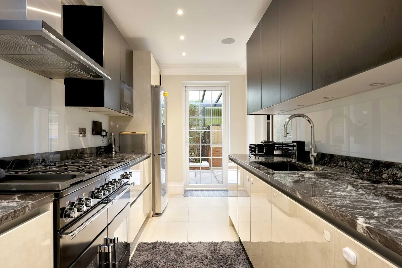 Valley Way, Gerrards Cross, SL9, photo 13