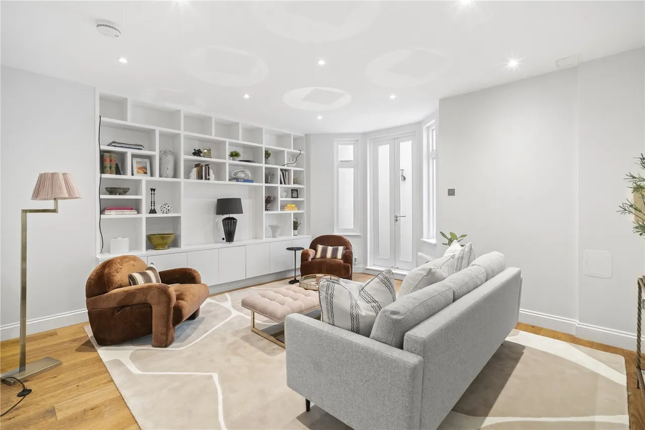 Manchuria Road, London, SW11, photo 8