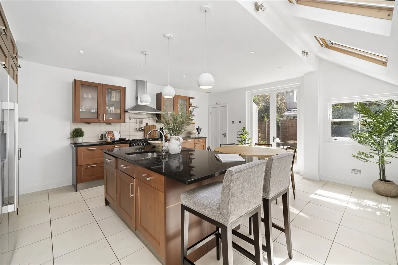 Manchuria Road, London, SW11, photo 5