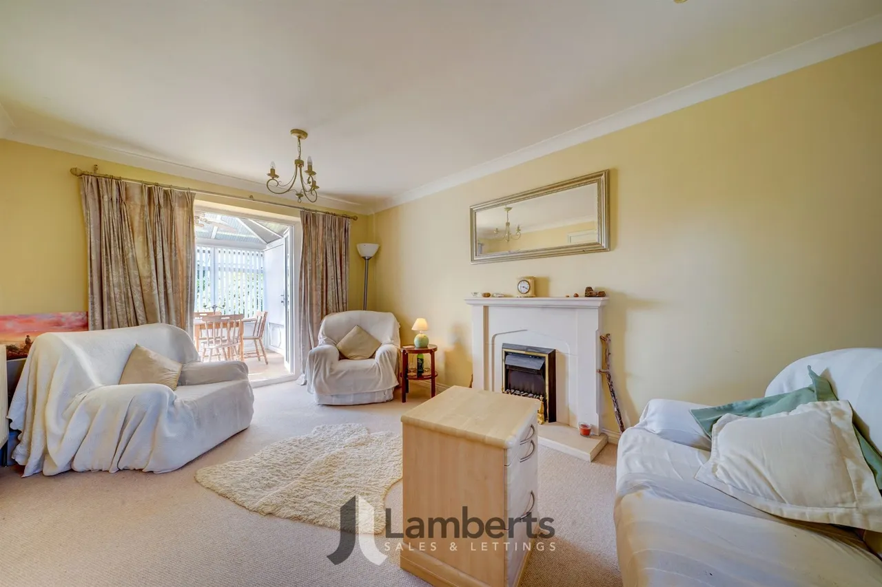 548 Evesham Road, Redditch, photo 2