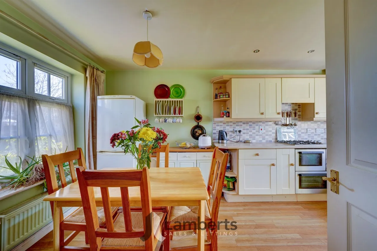 548 Evesham Road, Redditch, photo 10