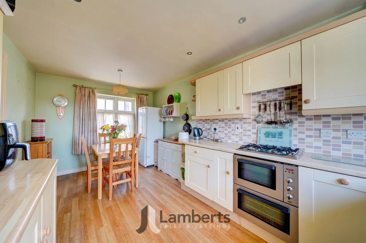 548 Evesham Road, Redditch, photo 3