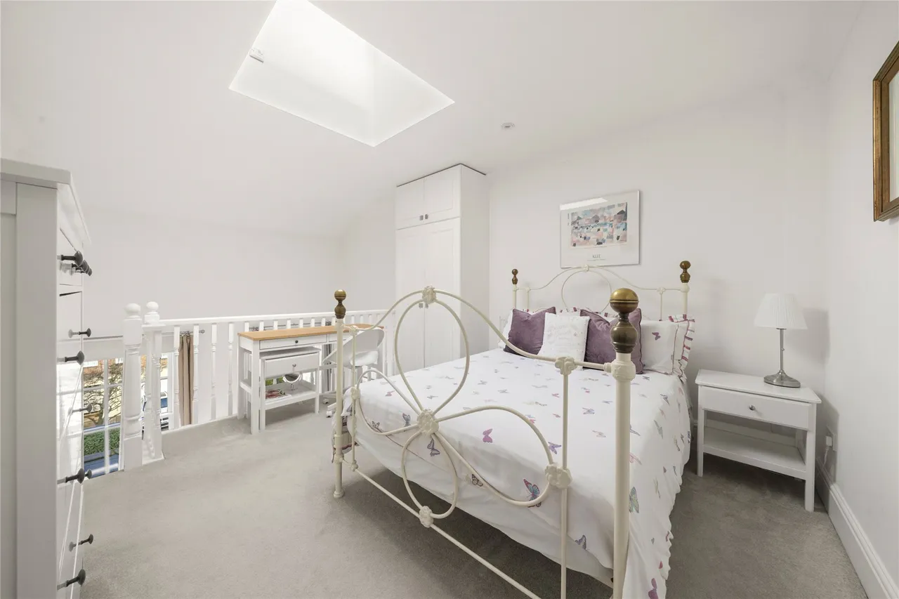 Ellesmere Place, Walton-on-Thames, Surrey, KT12, photo 4