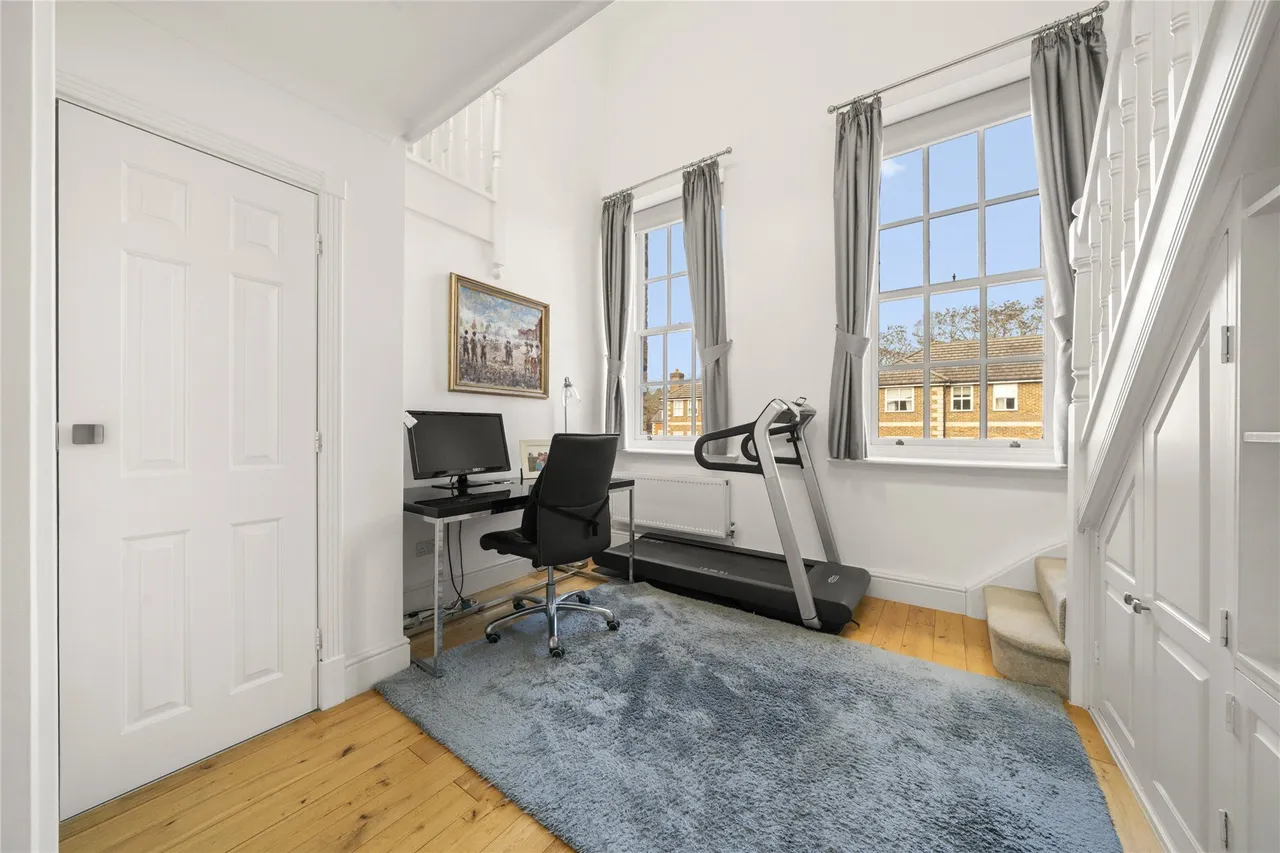 Ellesmere Place, Walton-on-Thames, Surrey, KT12, photo 8