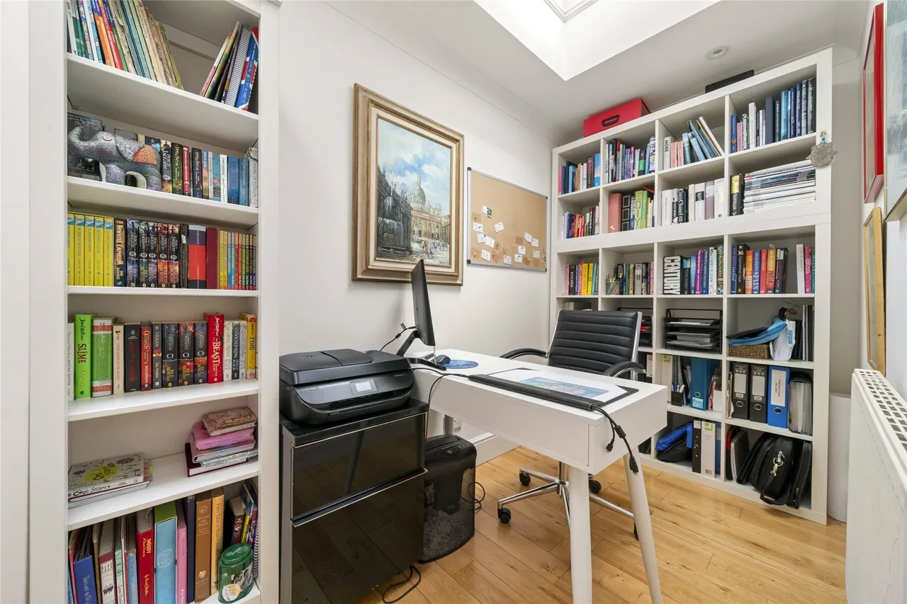 Ellesmere Place, Walton-on-Thames, Surrey, KT12, photo 15