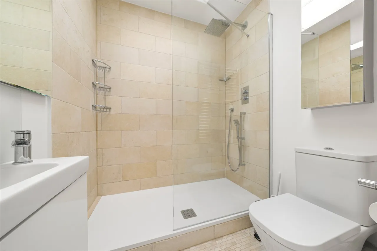 Ellesmere Place, Walton-on-Thames, Surrey, KT12, photo 5