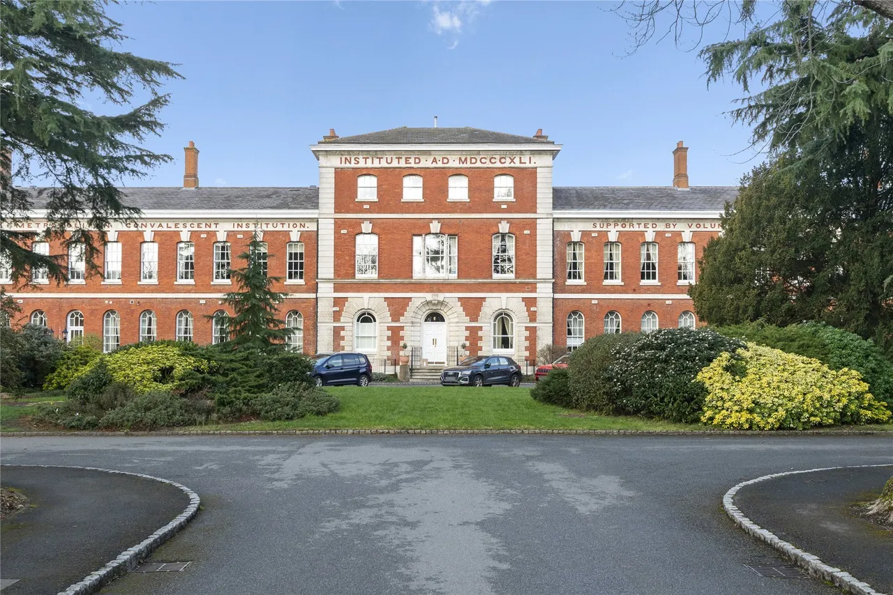 3 bed flat to rent — Ellesmere Place, Walton-on-Thames, Surrey, KT12
