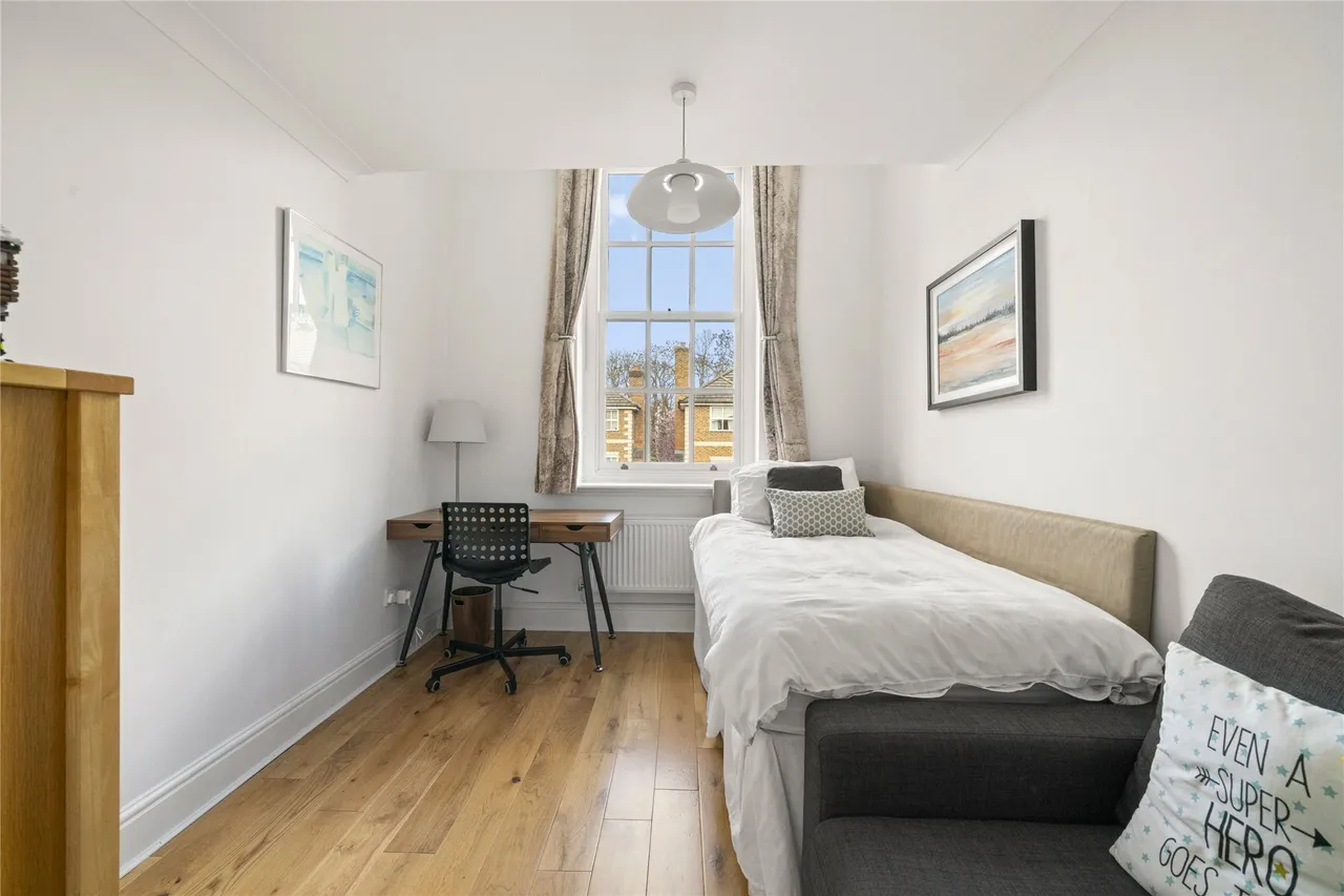 Ellesmere Place, Walton-on-Thames, Surrey, KT12, photo 17