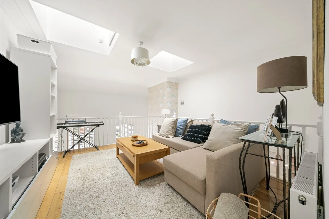 Ellesmere Place, Walton-on-Thames, Surrey, KT12, photo 6