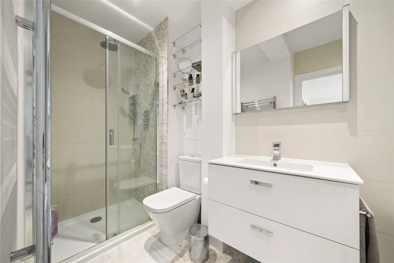 Ellesmere Place, Walton-on-Thames, Surrey, KT12, photo 13