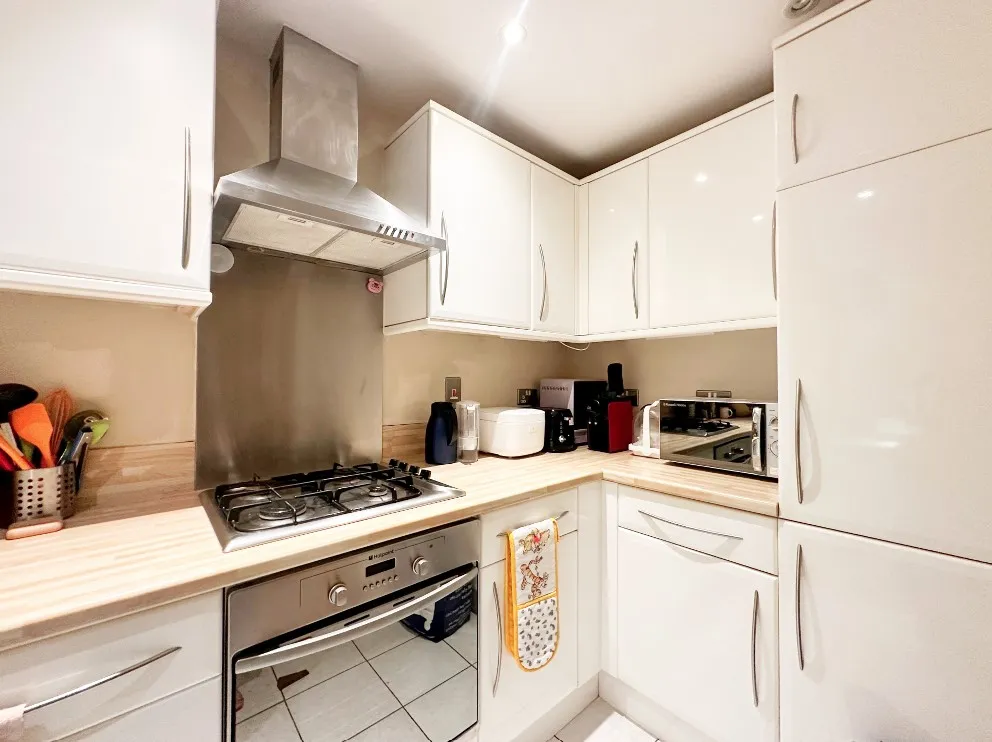 Heathcote Road, GU15, photo 4