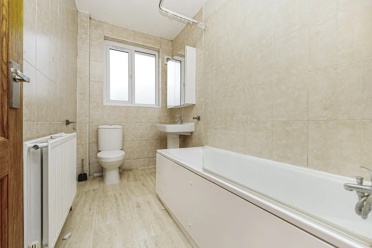 Chinbrook Road, London, SE12, photo 2