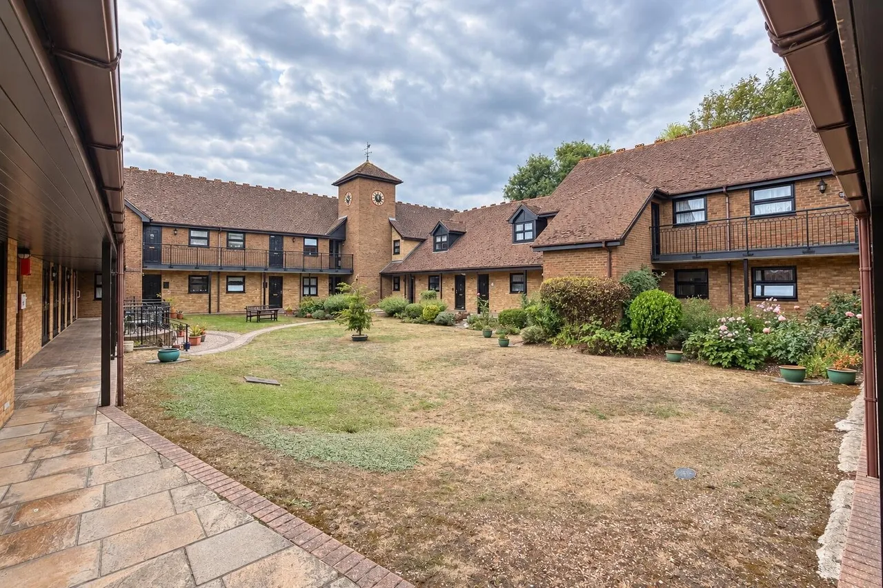 2 bed flat for sale, Clarendon Mews, Bexley