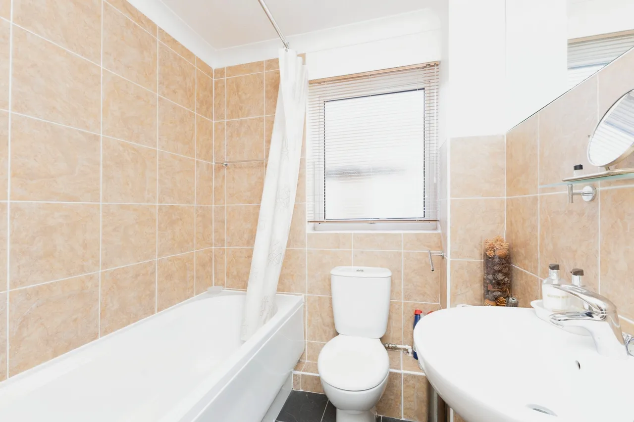Knowle Lane, Cranleigh, GU6, photo 8