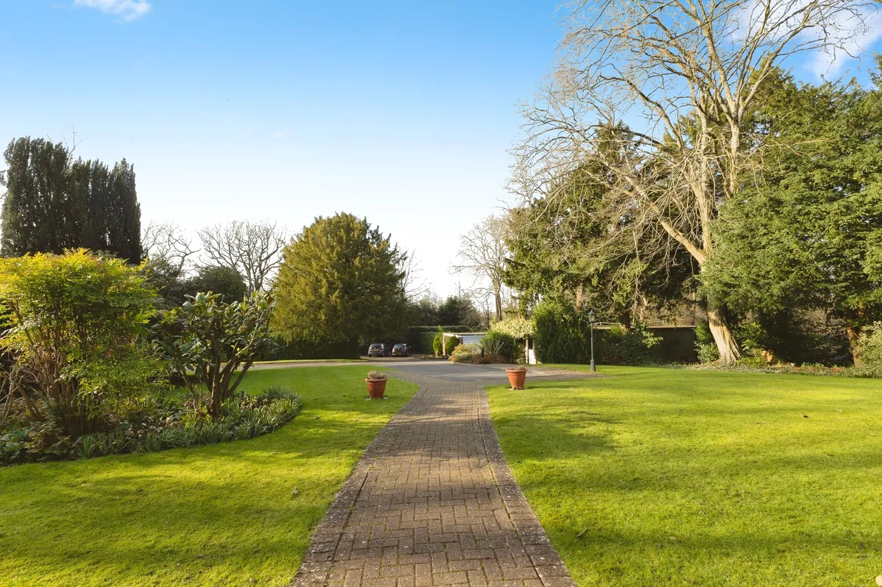 Knowle Lane, Cranleigh, GU6, photo 11