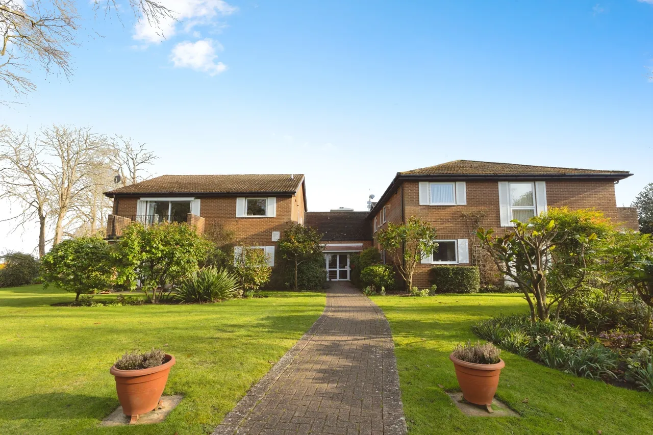 Knowle Lane, Cranleigh, GU6, photo 2
