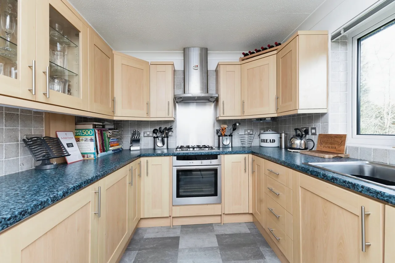 Knowle Lane, Cranleigh, GU6, photo 13