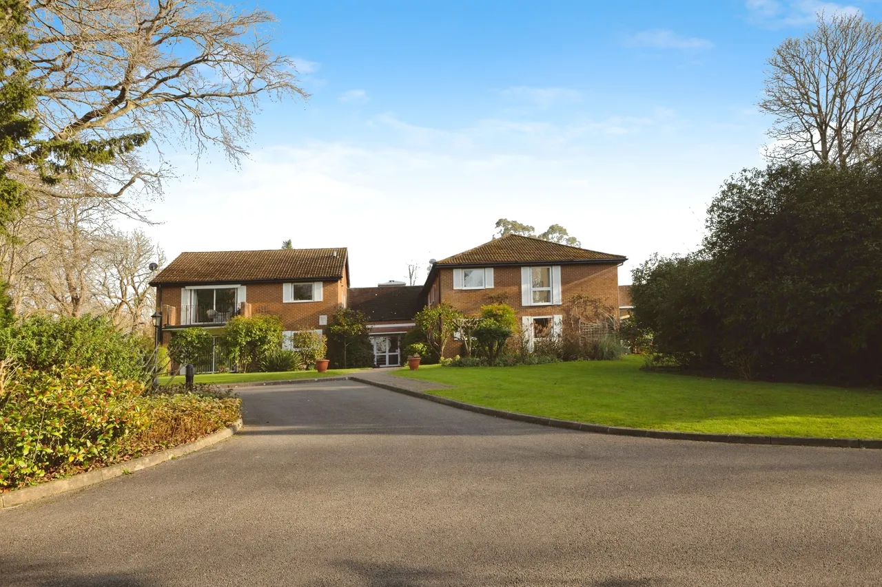 Knowle Lane, Cranleigh, GU6, photo 14