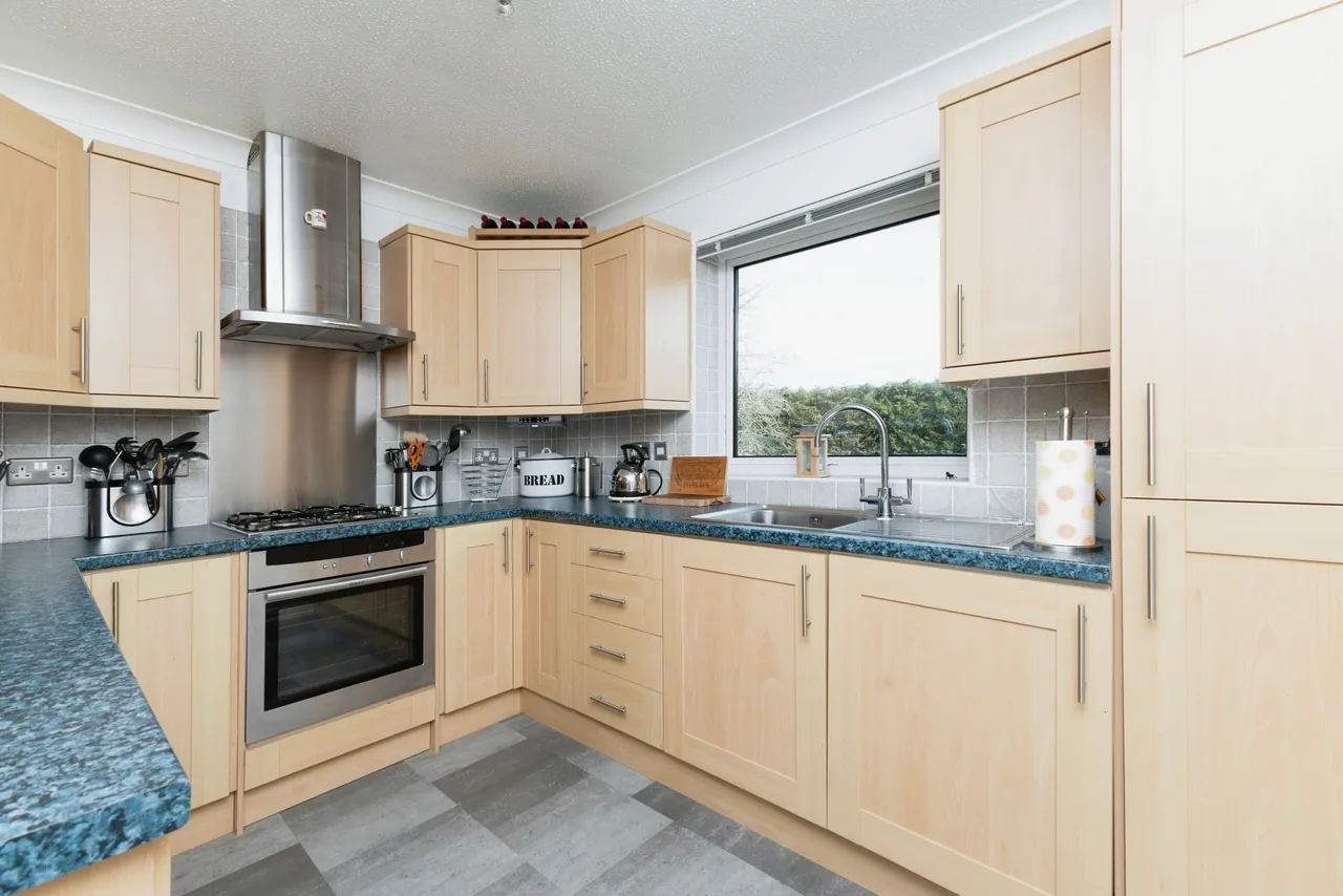 Knowle Lane, Cranleigh, GU6, photo 3