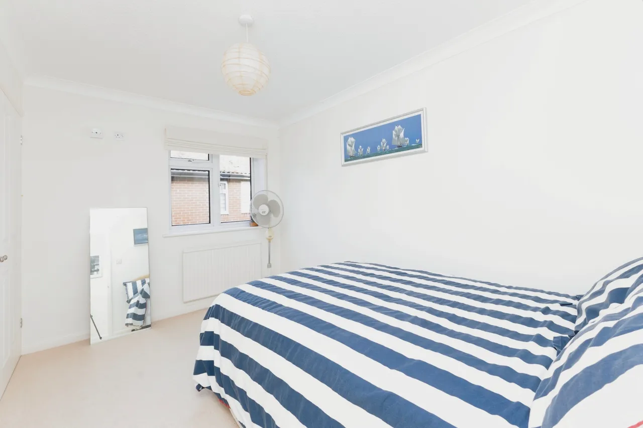 Knowle Lane, Cranleigh, GU6, photo 9