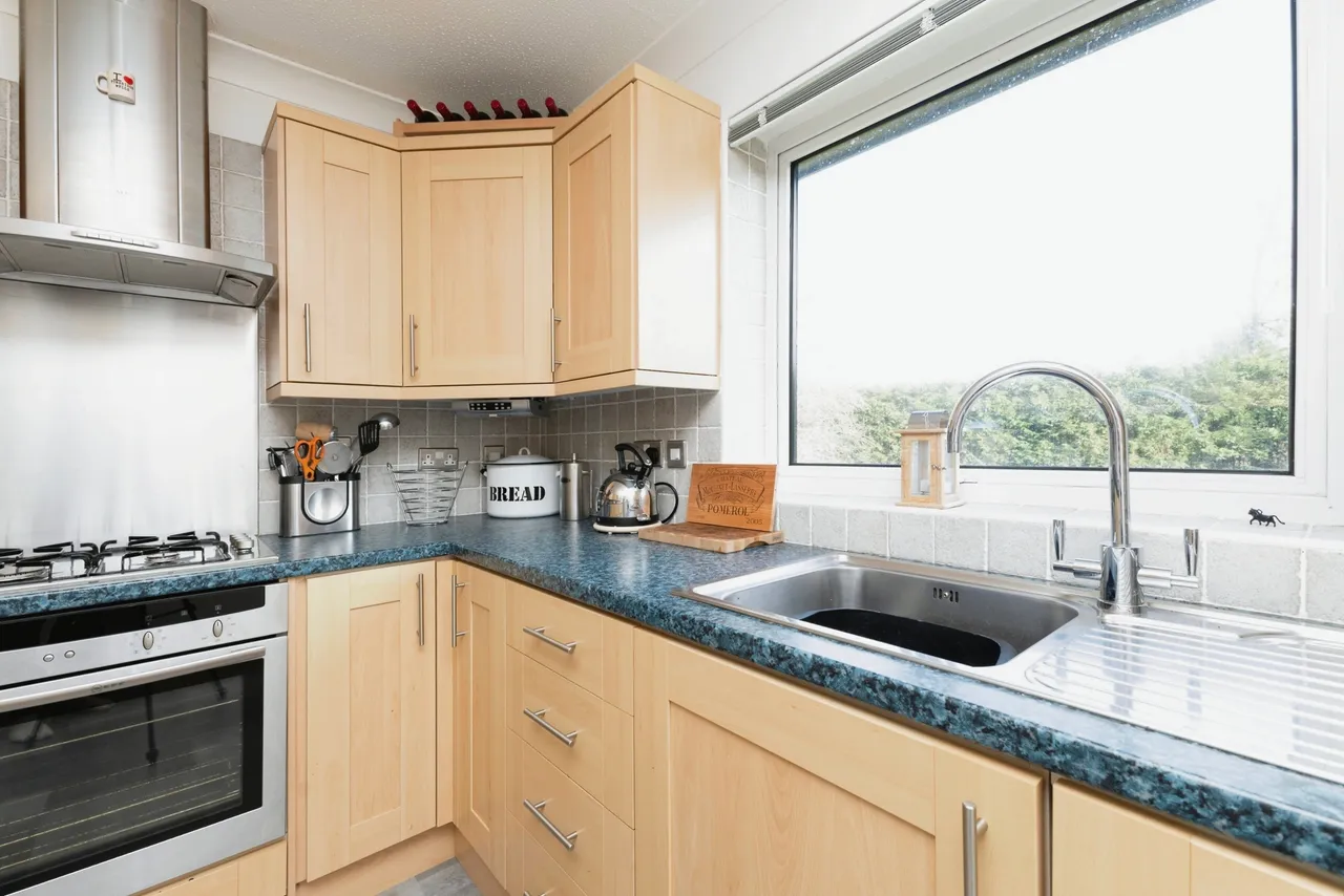 Knowle Lane, Cranleigh, GU6, photo 17